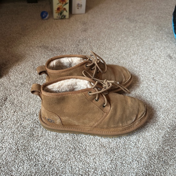 Men’s Uggs - Picture 2 of 5